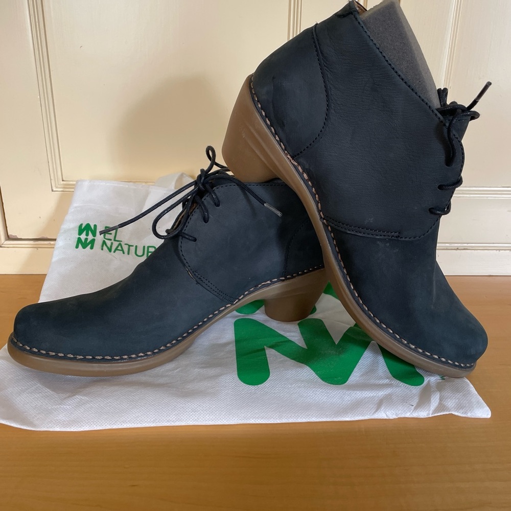 El Naturalista N5326 Aqua Pleasant booties black